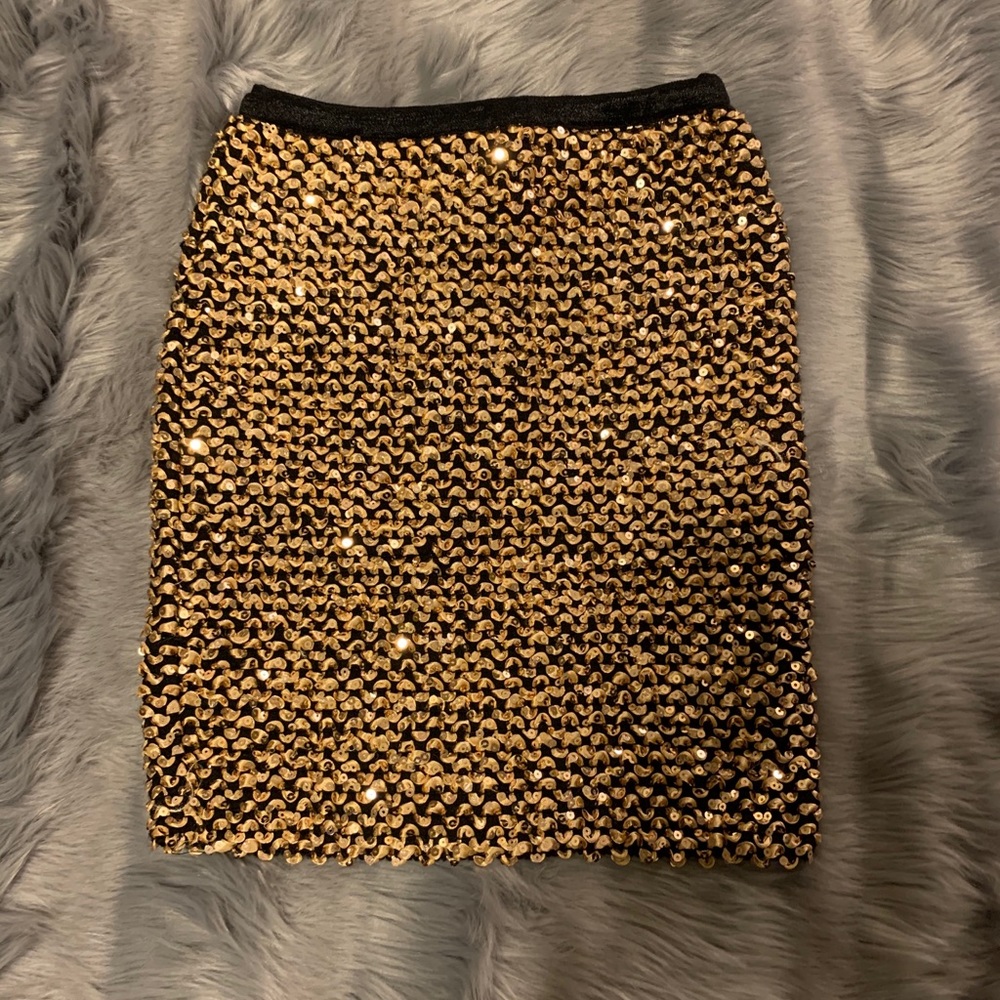 Mini gold sequin skirt - Picture 3 of 5